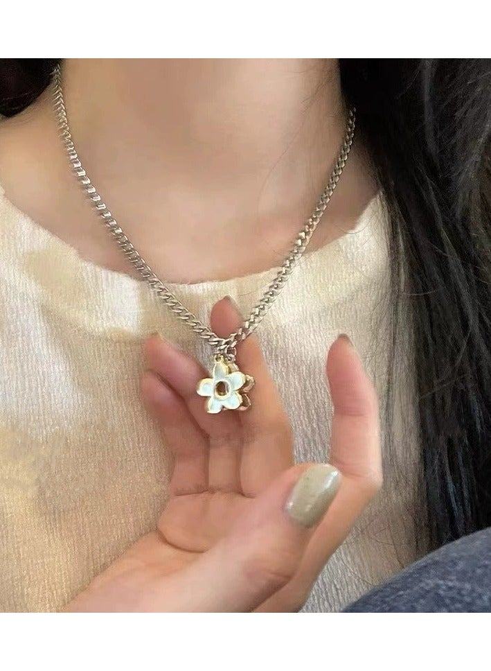 Goolsky Gold & Silver Contrast Flower Necklace – Light Luxury Indie Design for Women, Y2K Streetwear Accessory - Image 3