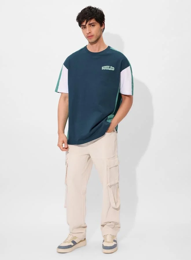 ذا سوليد ستور تيشيرت قطن بنمط كتل الألوان وقصة واسعة