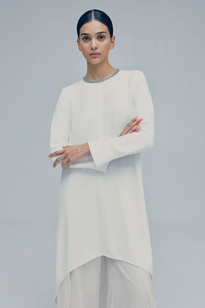 اتش اند ام تونيك مرصعة بأحجار الراين