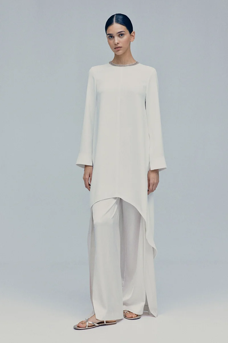 اتش اند ام تونيك مرصعة بأحجار الراين