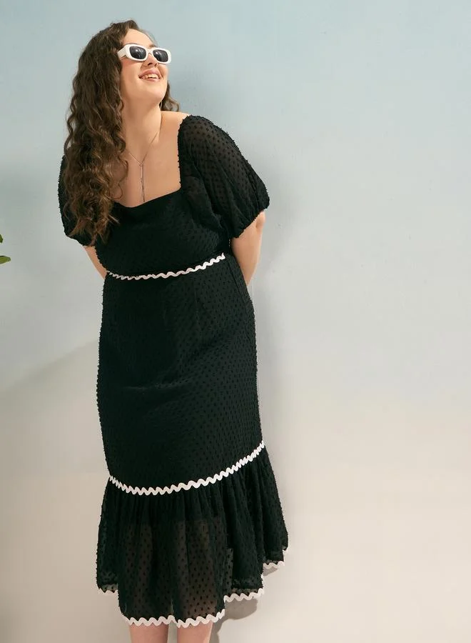 SASSAFRAS Sassafras Plus Black Dobby Smocked Midi Dress