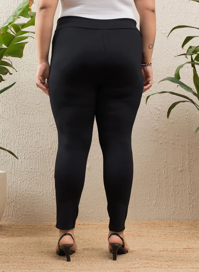 SASSAFRAS Plus Size High Rise Side Zipper Hem Jeggings