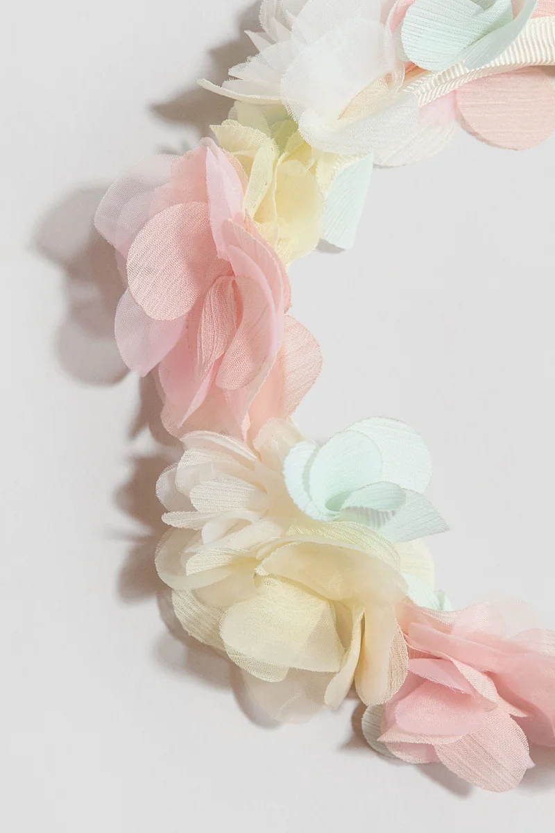 اتش اند ام طوق شعر بحليّ أزهار بارزة