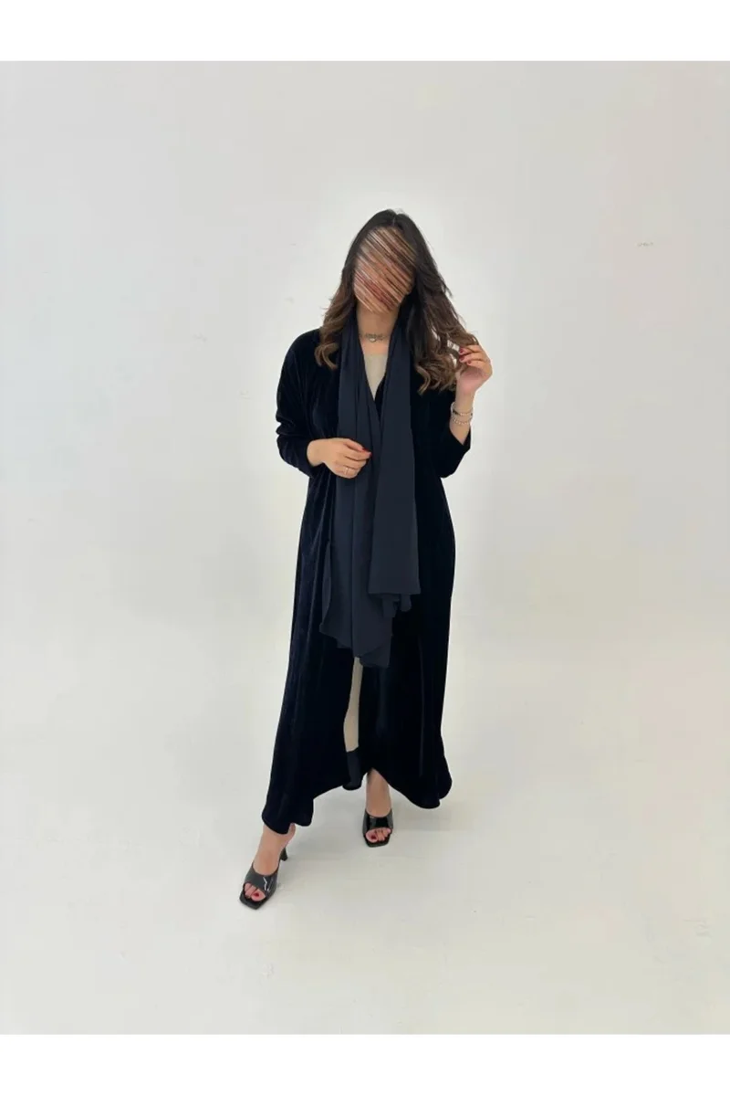 Tori-abaya Velvet abaya with fitted sleeves