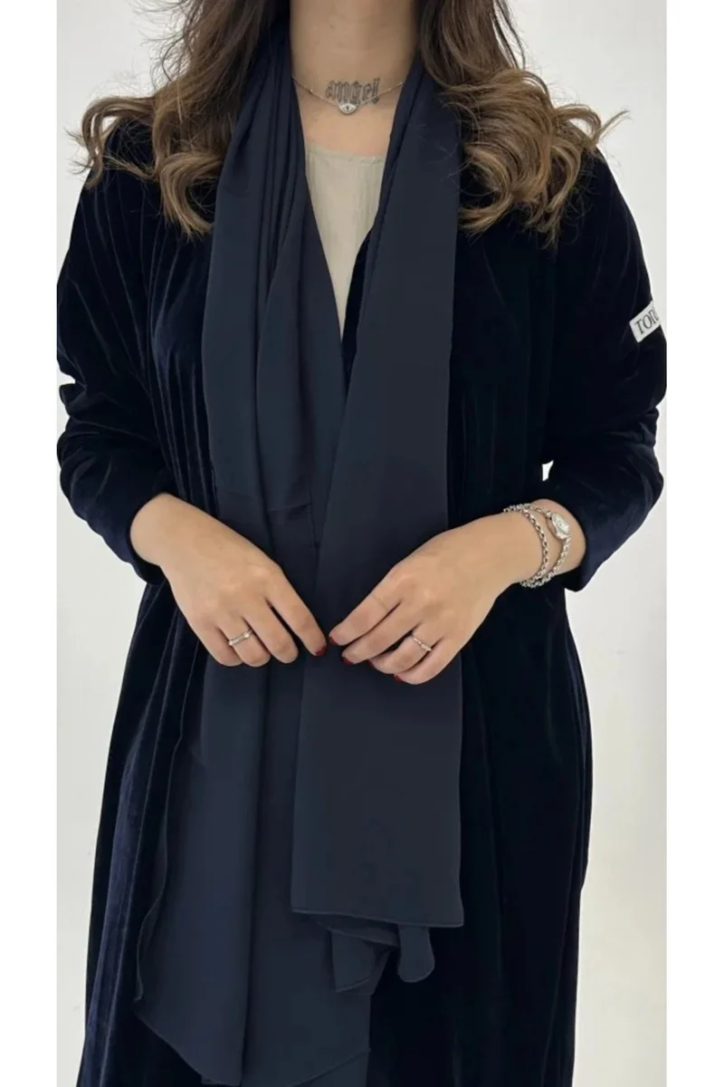 Tori-abaya Velvet abaya with fitted sleeves
