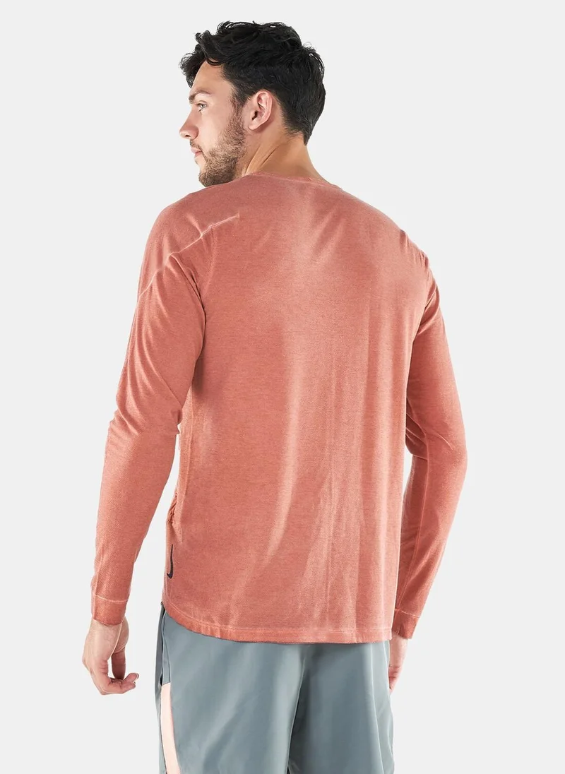 Nike Men's Yoga Long-Sleeve T-Shirt