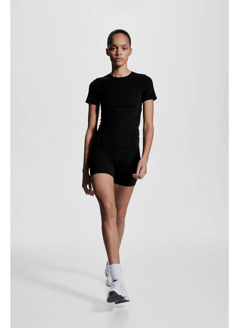 H&M Sports top in DryMove™