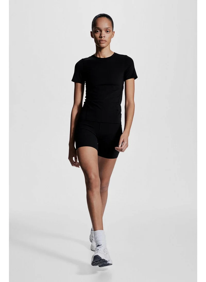 H&M Sports top in DryMove™