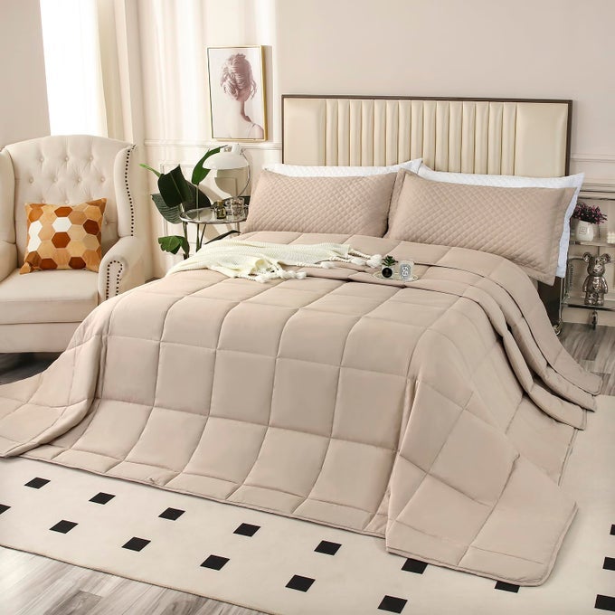 128X120 OVERSIZED KING PLUS COMFORTER EXTRA LARGE KING SIZE QUILTS 3 PIECES LIGHTWEIGHT REVERSIBLE DOWN ALTERNATIVE COMFORTER FOR ALL SEASON WITH 8 CORNER TABS BEIGE