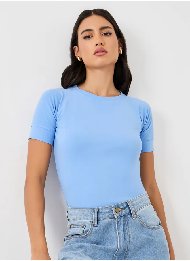 Styli Styli Solid Raglan Sleeve Fitted Cropped T-Shirt