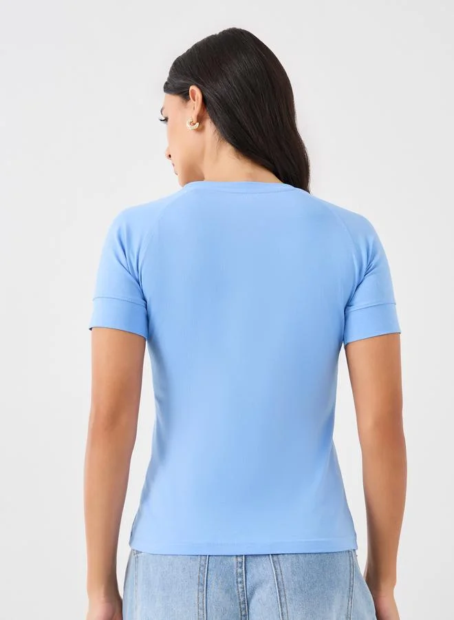 Styli Styli Solid Raglan Sleeve Fitted Cropped T-Shirt