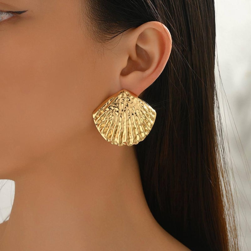 FLUFFY Shell-Shaped Earrings - Image 2