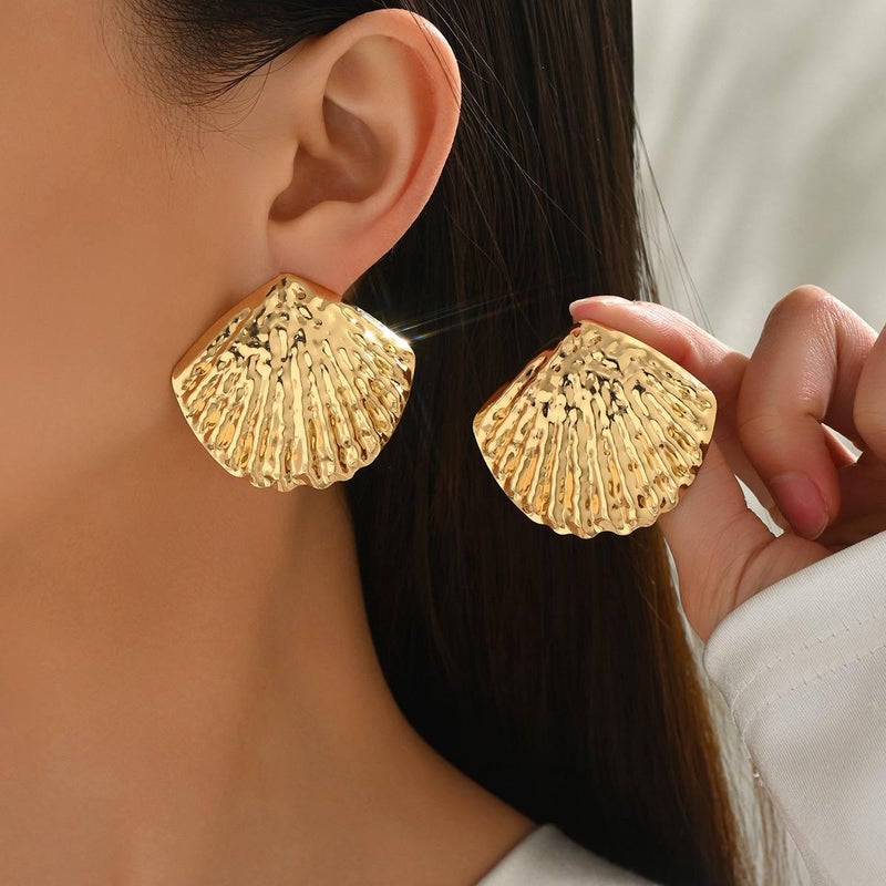 FLUFFY Shell-Shaped Earrings - Image 1