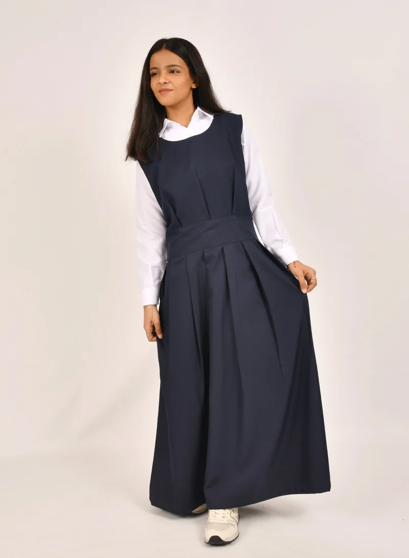 HAWRAA ABAYA Round cut apron with pleats on the entire bottom and hidden pockets