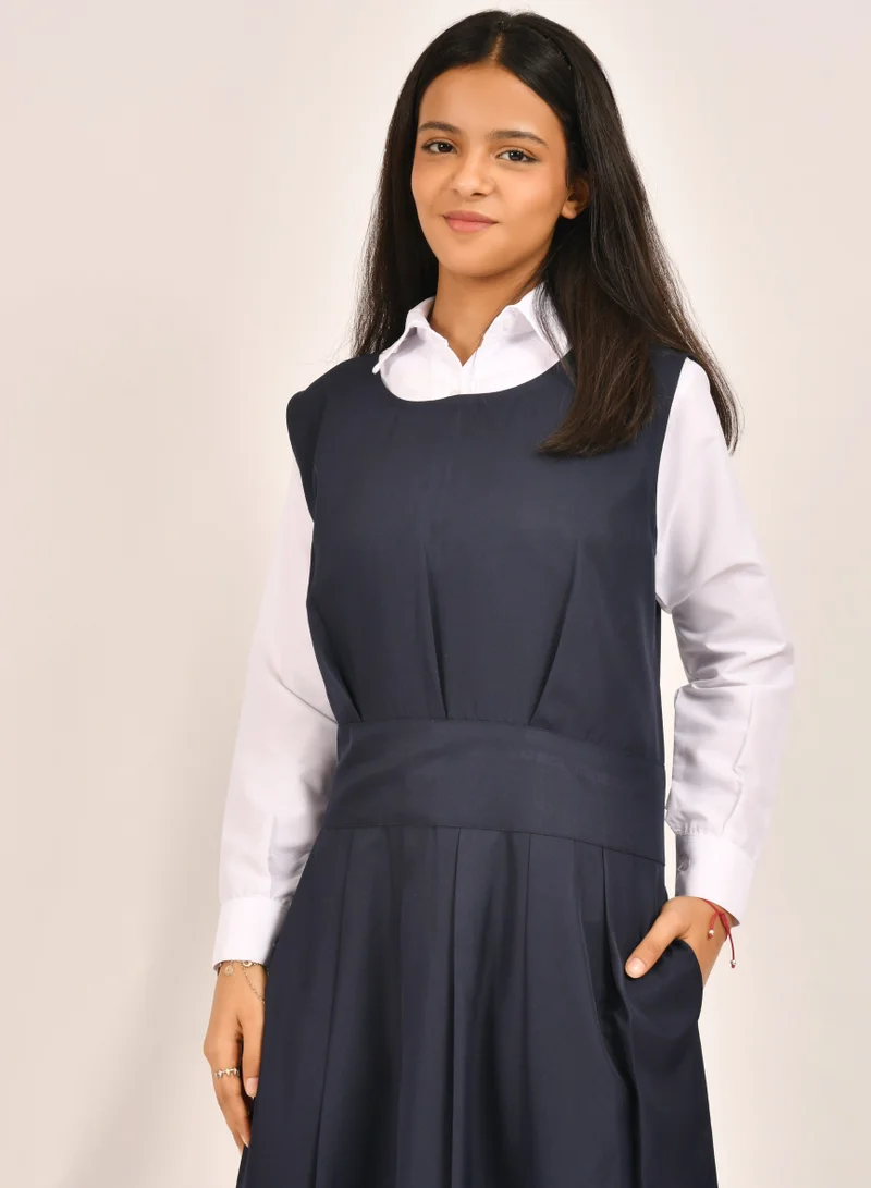 HAWRAA ABAYA Round cut apron with pleats on the entire bottom and hidden pockets