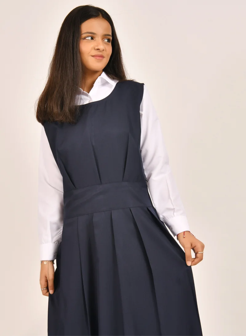 HAWRAA ABAYA Round cut apron with pleats on the entire bottom and hidden pockets