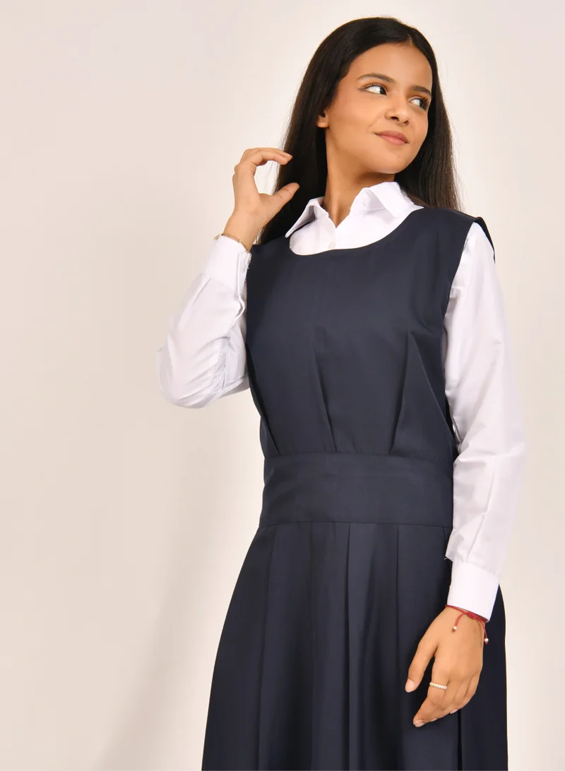 HAWRAA ABAYA Round cut apron with pleats on the entire bottom and hidden pockets