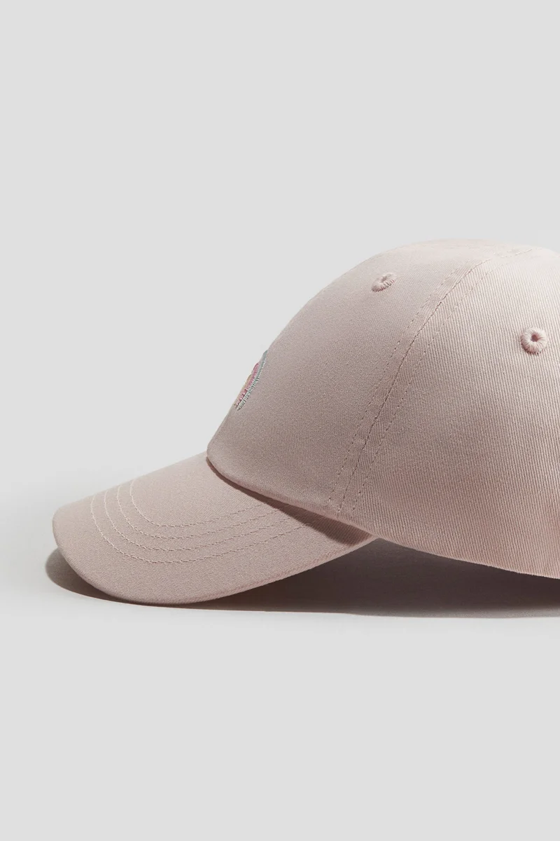 اتش اند ام قبعة بتفاصيل مطرزة