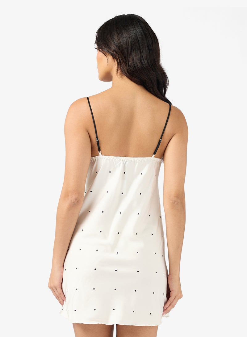 ايلا فستان نوم منقط بالدانتيل - Image 2