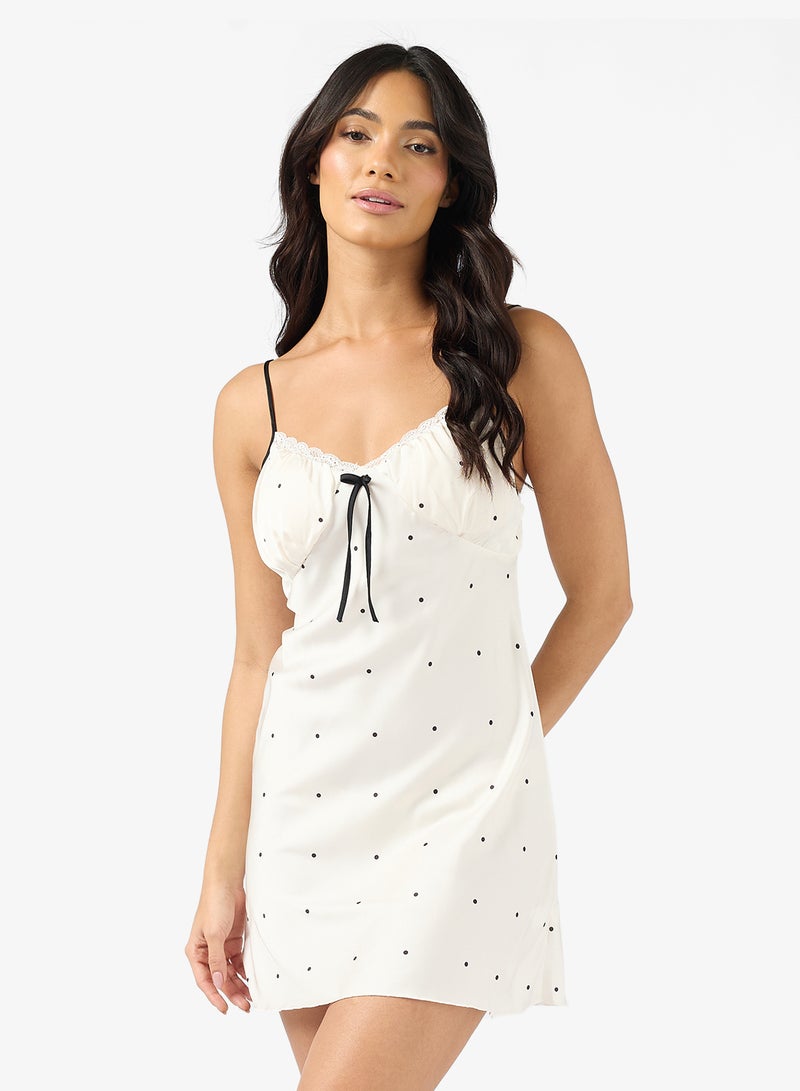 ايلا فستان نوم منقط بالدانتيل - Image 1