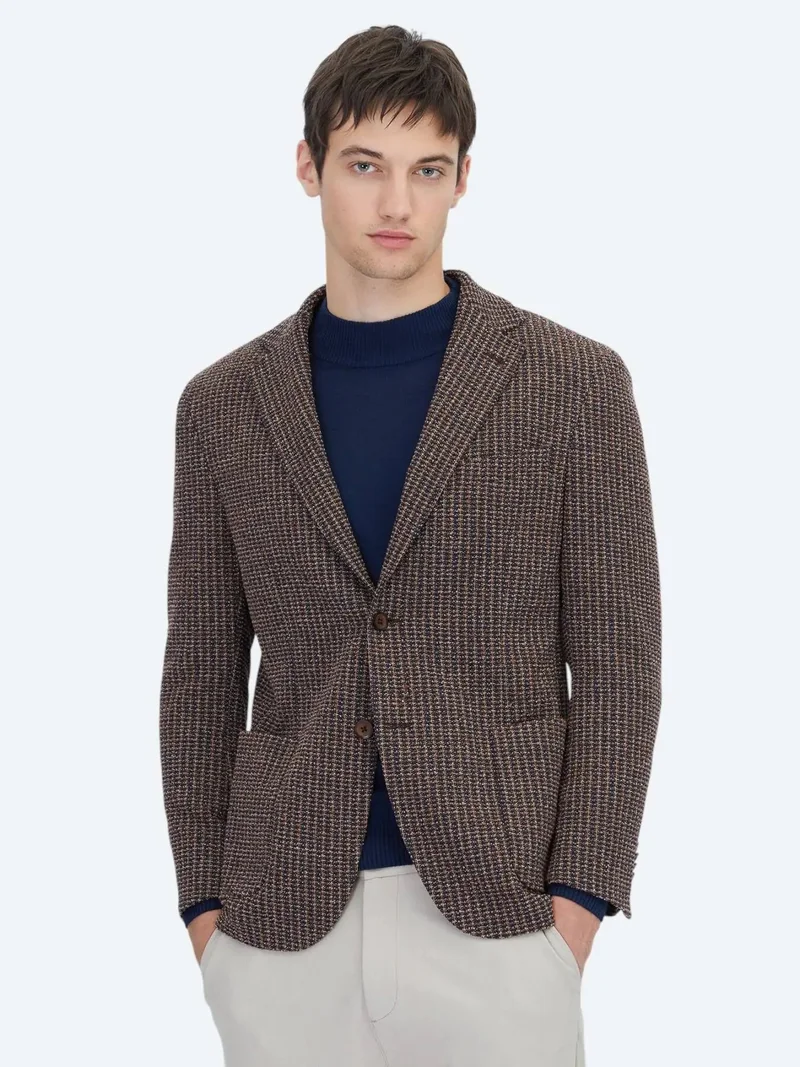 كيب جاكيت قطني مخلوط بنقشة بنية اللون، بقصة عصرية