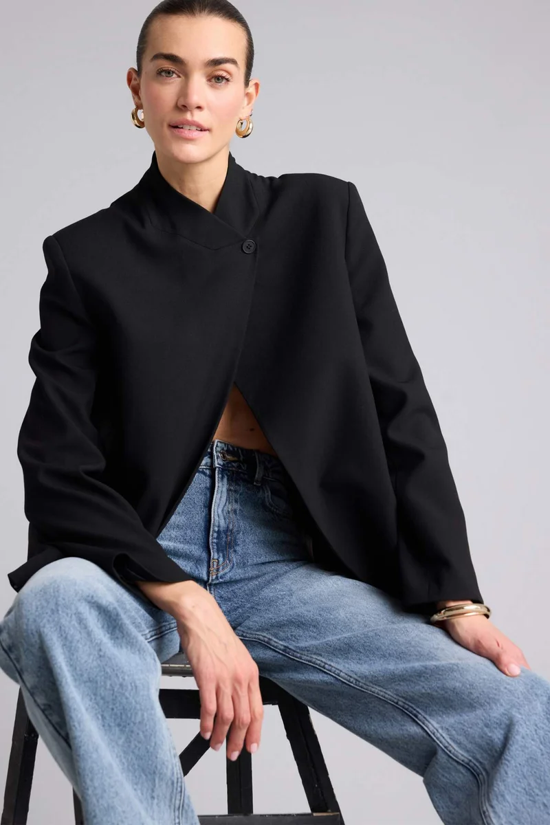 ديفاكتو Oversize Fit Grandad Collar Blazer
