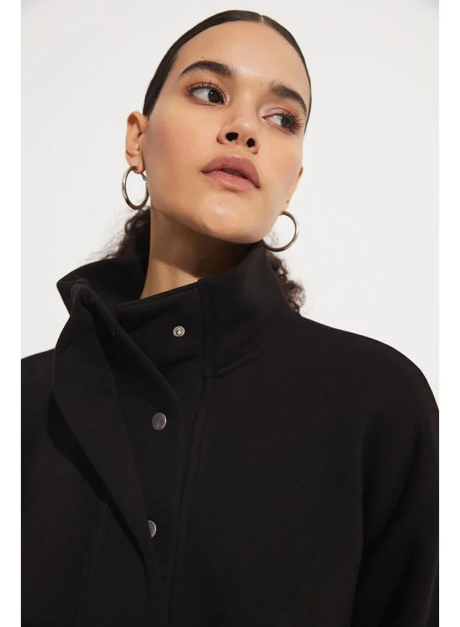 JUNE June Exclusive Snap Detailed Sweatshirt Black