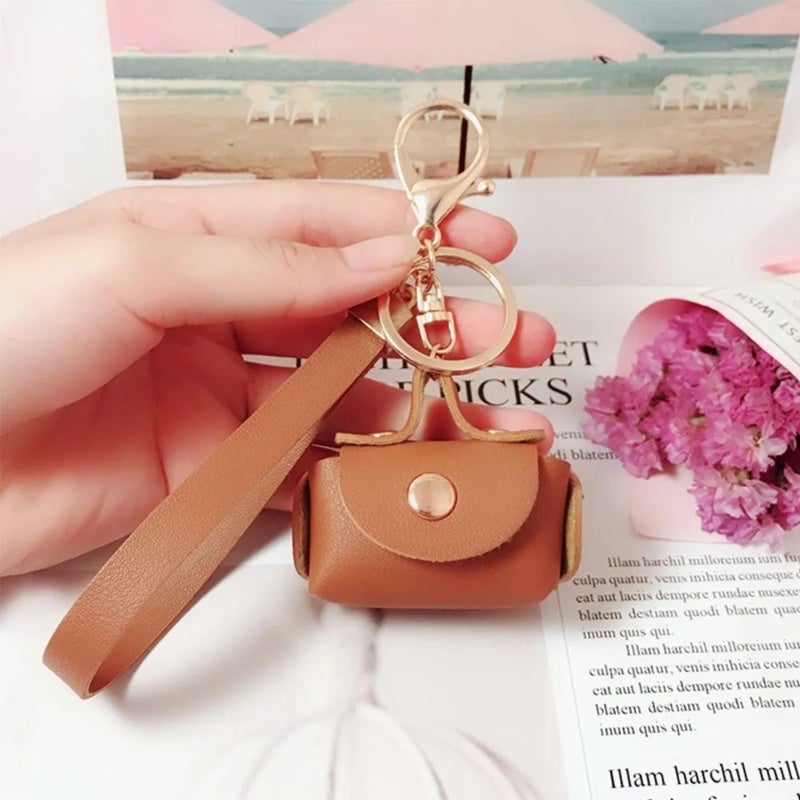 Leather mini wallet with keychain design for compact storage - Image 3