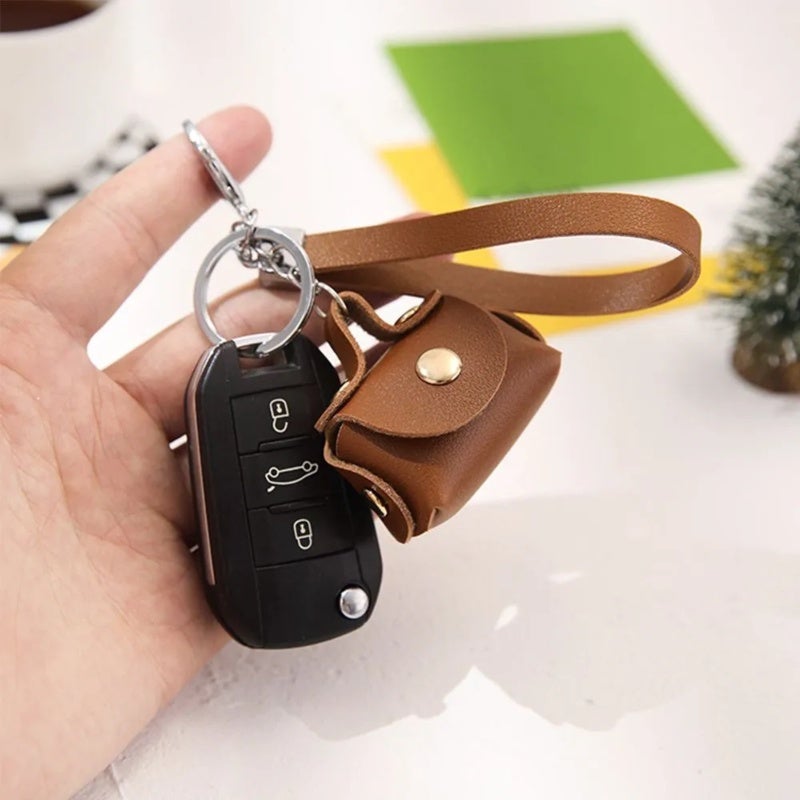 Leather mini wallet with keychain design for compact storage - Image 5