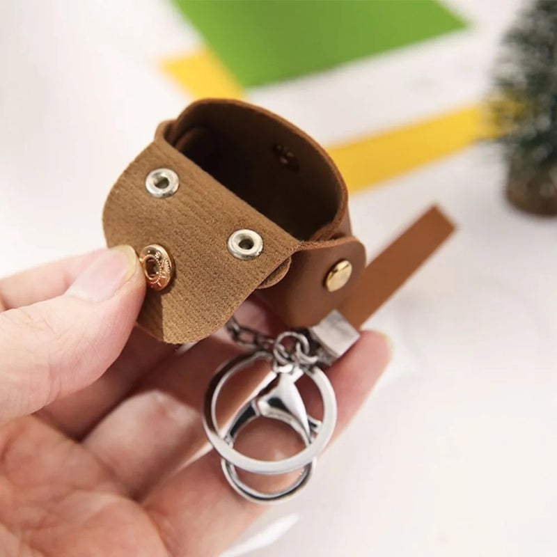 Leather mini wallet with keychain design for compact storage - Image 4