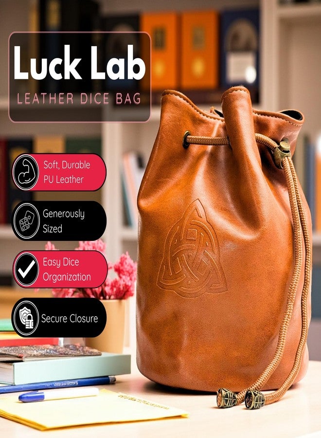 Luck Lab حقيبة نرد لاك لاب لألعاب تقمص الأدوار والأبراج المحصنة - حقيبة نرد كبيرة مبطنة بالمخمل من جلد البولي يوريثان مع 4 جيوب، تصميم منقوش ولمسات ذهبية عتيقة - منظم نرد متين لألعاب تقمص الأدوار على الطاولة وملحقات الألعاب (بني) - Image 2