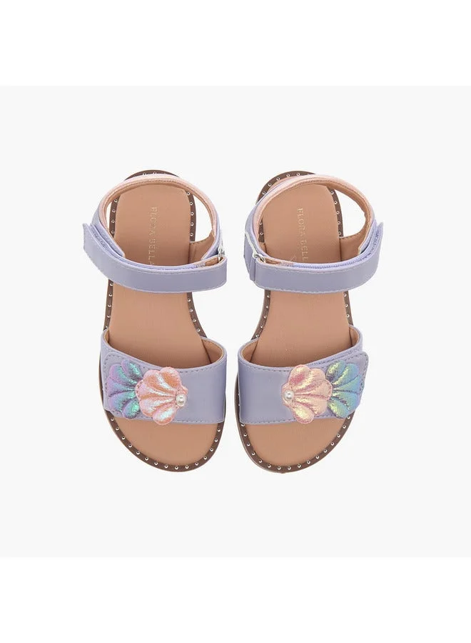 فلورا بيلا من شو إكسبرس صنادل بناتي بتطريز صدف مع إغلاق لاصق