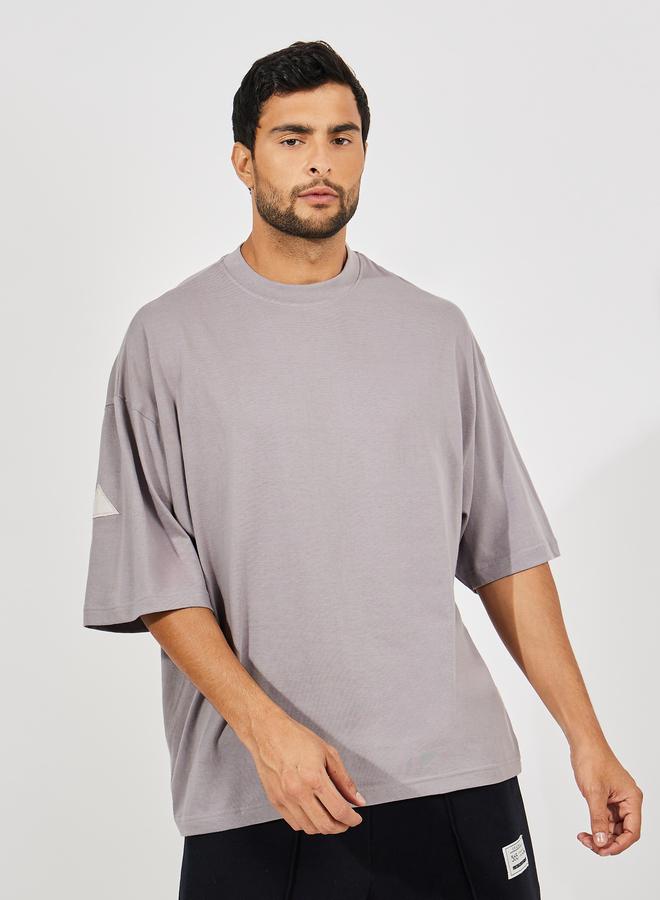 ستايلي تيشيرت قطن نقي بقصة بوكسي وتفاصيل ستلاي باك - Image 1