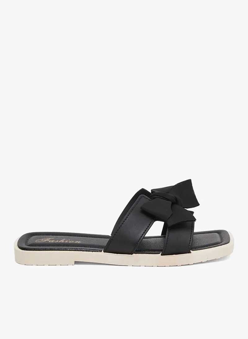 تايك تو صندل مسطح بتفاصيل فيونكة صلبة