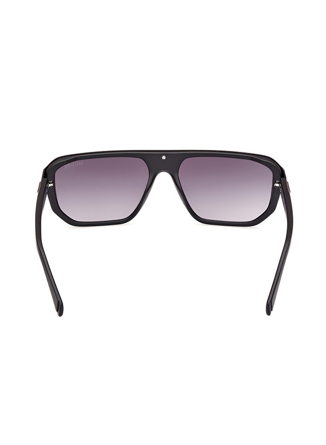 GUESS Men's UV Protection Cat Eye Sunglasses - GU0012402B59 - Lens Size: 59 Mm - Image 4