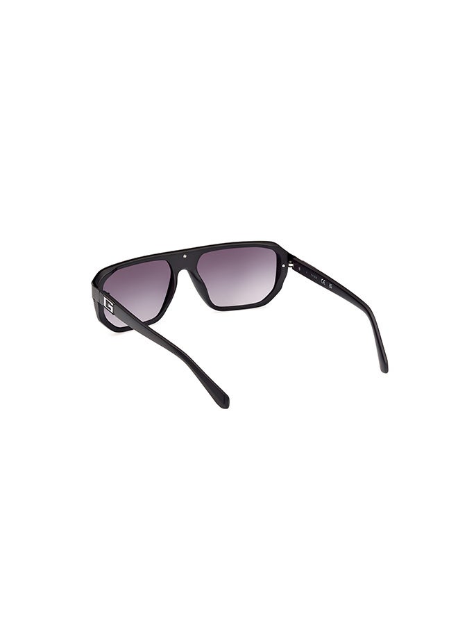 GUESS Men's UV Protection Cat Eye Sunglasses - GU0012402B59 - Lens Size: 59 Mm - Image 3