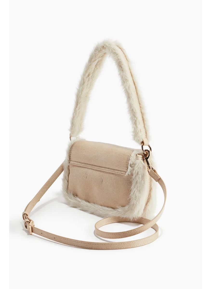 اتش اند ام Fluffy-Trim Crossbody Bag