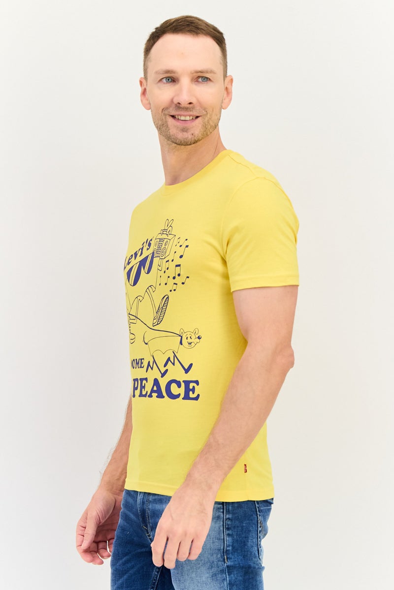 Levi's تي شيرت رجالي بأكمام قصيرة وياقة دائرية بطباعة جرافيك، أصفر - Image 2