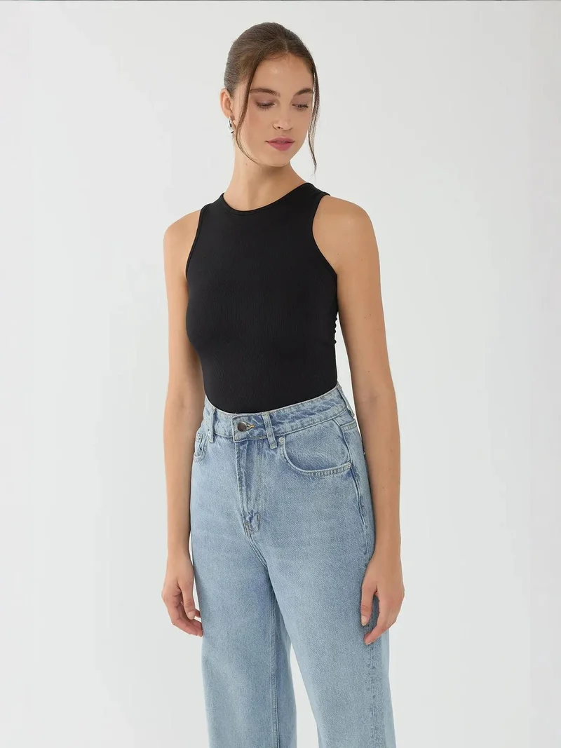 زوبعة بودي بياقة دائرية أساسي