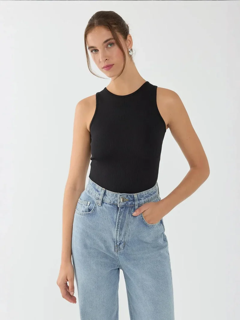 زوبعة بودي بياقة دائرية أساسي