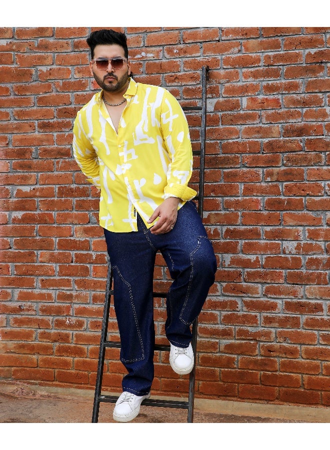 انستافاب بلس قميص رجالي بطبعة تجريدية باللون الأصفر الليموني - Image 3
