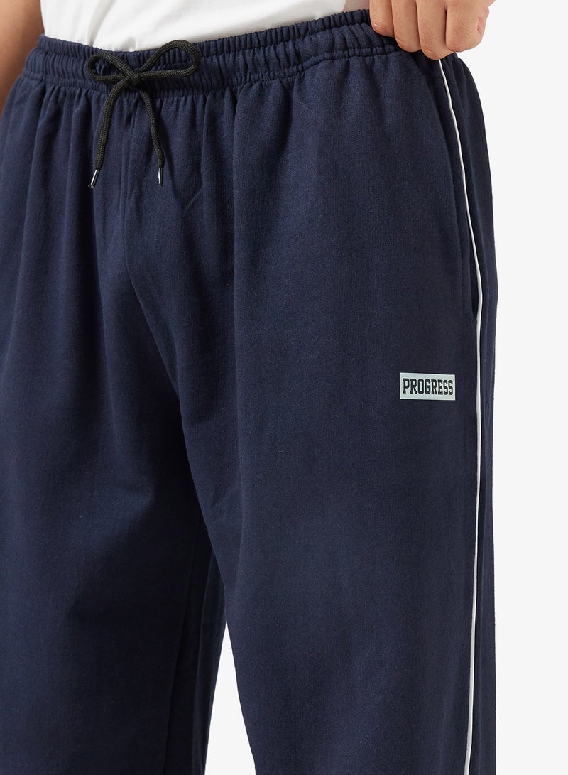 سفنتي فايف بيسيكس بنطال رياضي فضفاض بشعار كبير - Image 4