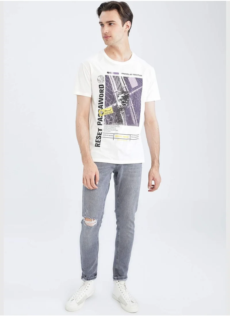 ديفاكتو Regular Fit Short Sleeve Printed T-Shirt