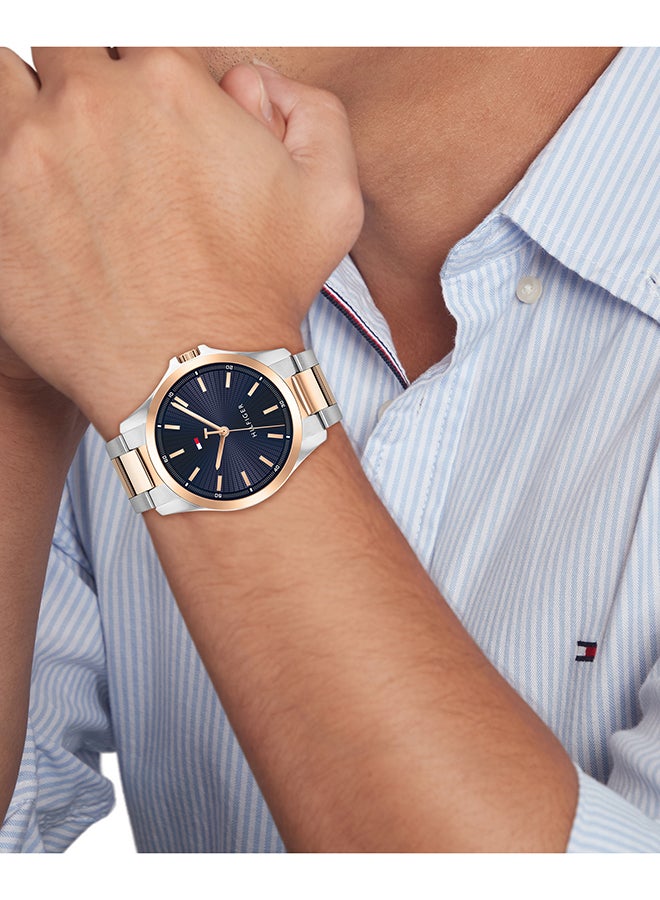 TOMMY HILFIGER ساعة تومى هيلفيغر التناظرية للرجال بحالة زرقاء - 1792193 - Image 2