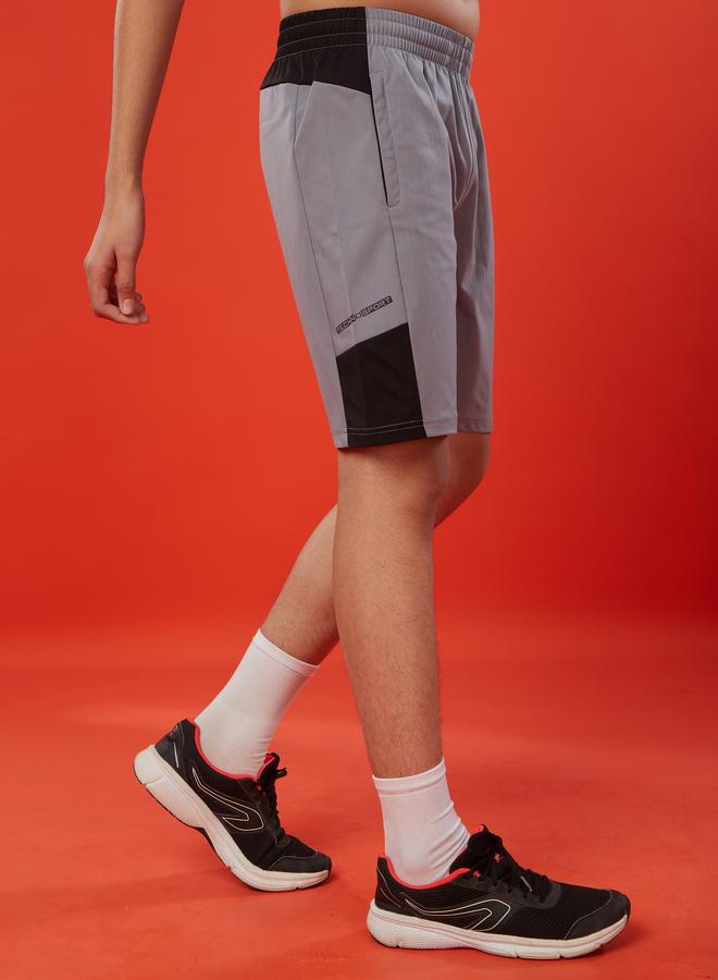 تكنوسبورت شورت رياضي شبابي بقصة ضيقة وتصميم ملون من تكنوسبورت - Image 4