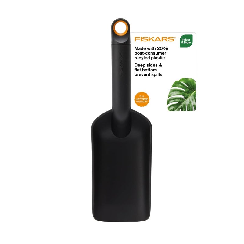 Fiskars Soil Scoop, Indoor Potting & Transplanting Tool for Medium Planters, Durable Lightweight Resin Garden Scooper with Flat Bottom & Deep Sides to Prevent Spills, 1.5 Cup Capacity, Black - Image 1