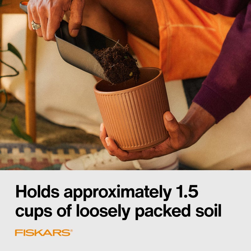 Fiskars Soil Scoop, Indoor Potting & Transplanting Tool for Medium Planters, Durable Lightweight Resin Garden Scooper with Flat Bottom & Deep Sides to Prevent Spills, 1.5 Cup Capacity, Black - Image 4