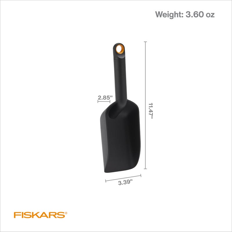 Fiskars Soil Scoop, Indoor Potting & Transplanting Tool for Medium Planters, Durable Lightweight Resin Garden Scooper with Flat Bottom & Deep Sides to Prevent Spills, 1.5 Cup Capacity, Black - Image 3