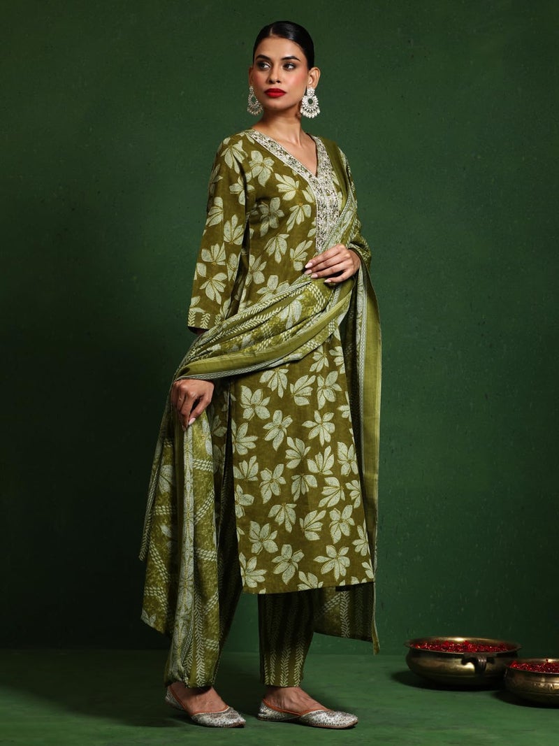 Varanga Women Floral Printed V Neck Kurta With Trouser & Dupatta - Image 3