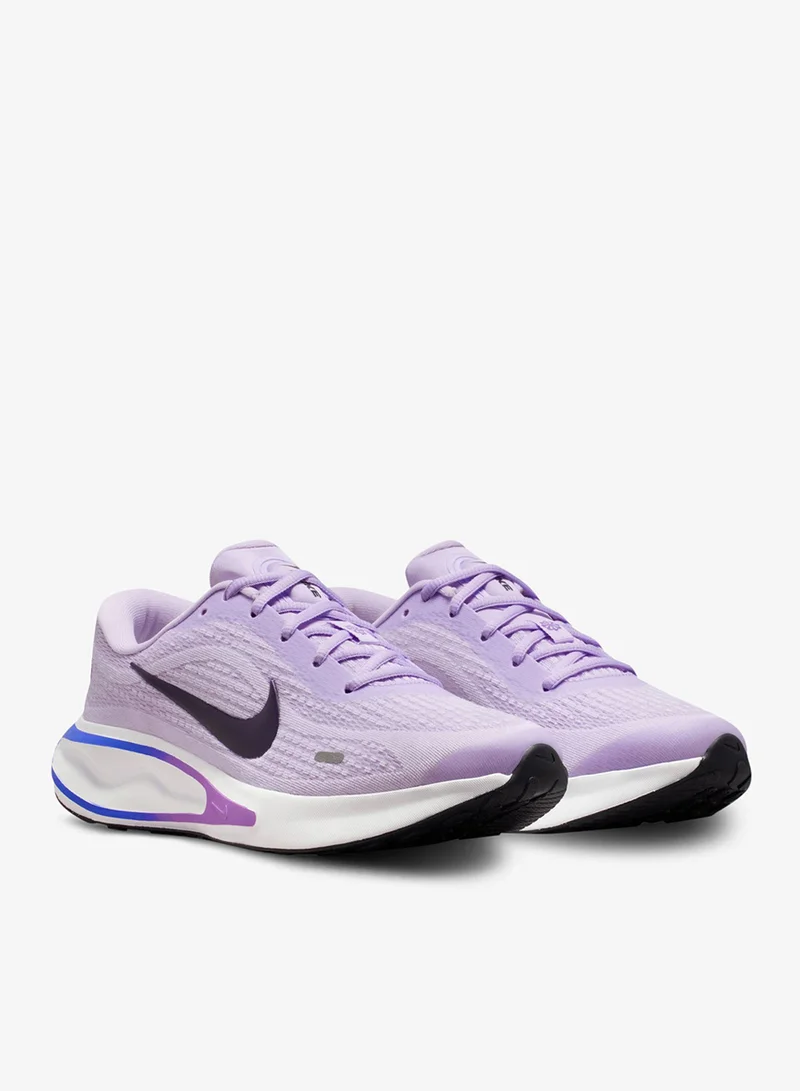 نايكي أحذية جري نسائية للطرقات والمشاوير